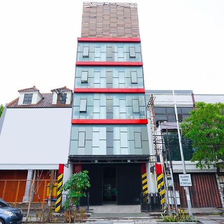 Super Oyo Flagship 3688 Pot Art Hotel Surabaya Buitenkant foto