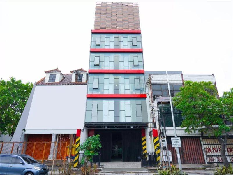 Super Oyo Flagship 3688 Pot Art Hotel Surabaya Buitenkant foto