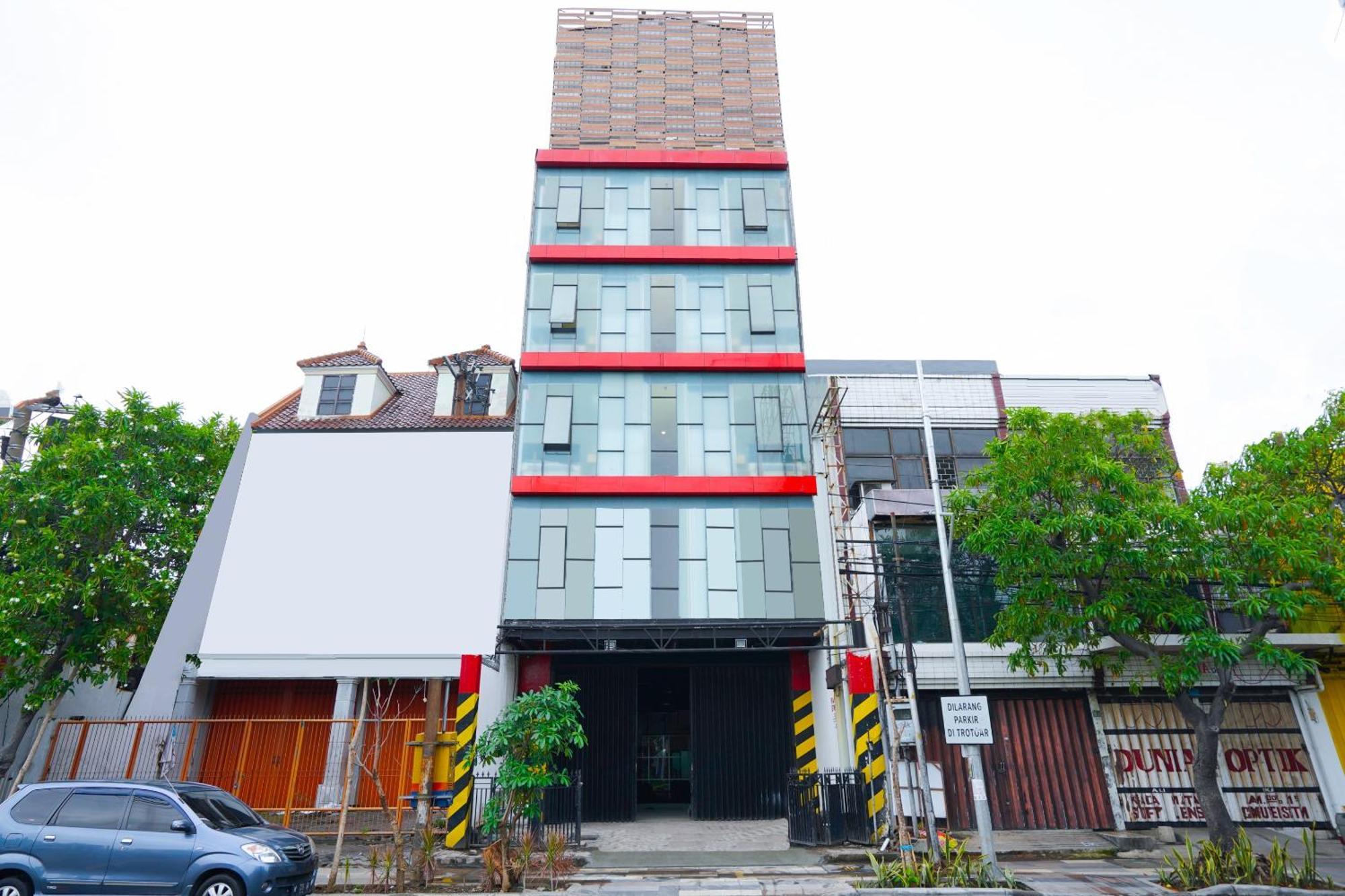 Super Oyo Flagship 3688 Pot Art Hotel Surabaya Buitenkant foto