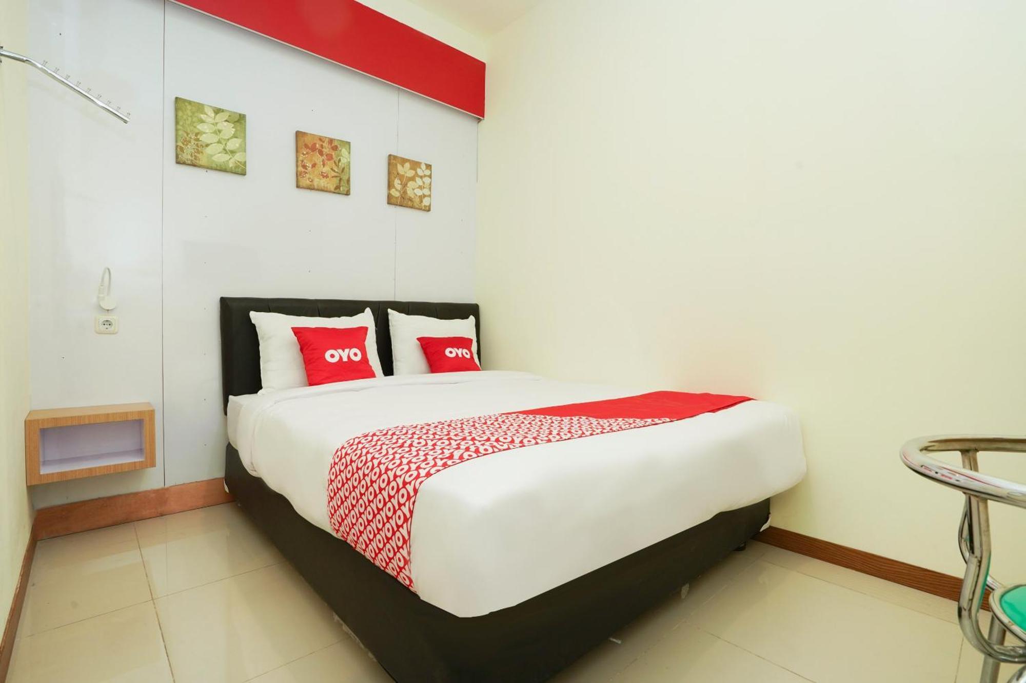 Super Oyo Flagship 3688 Pot Art Hotel Surabaya Buitenkant foto