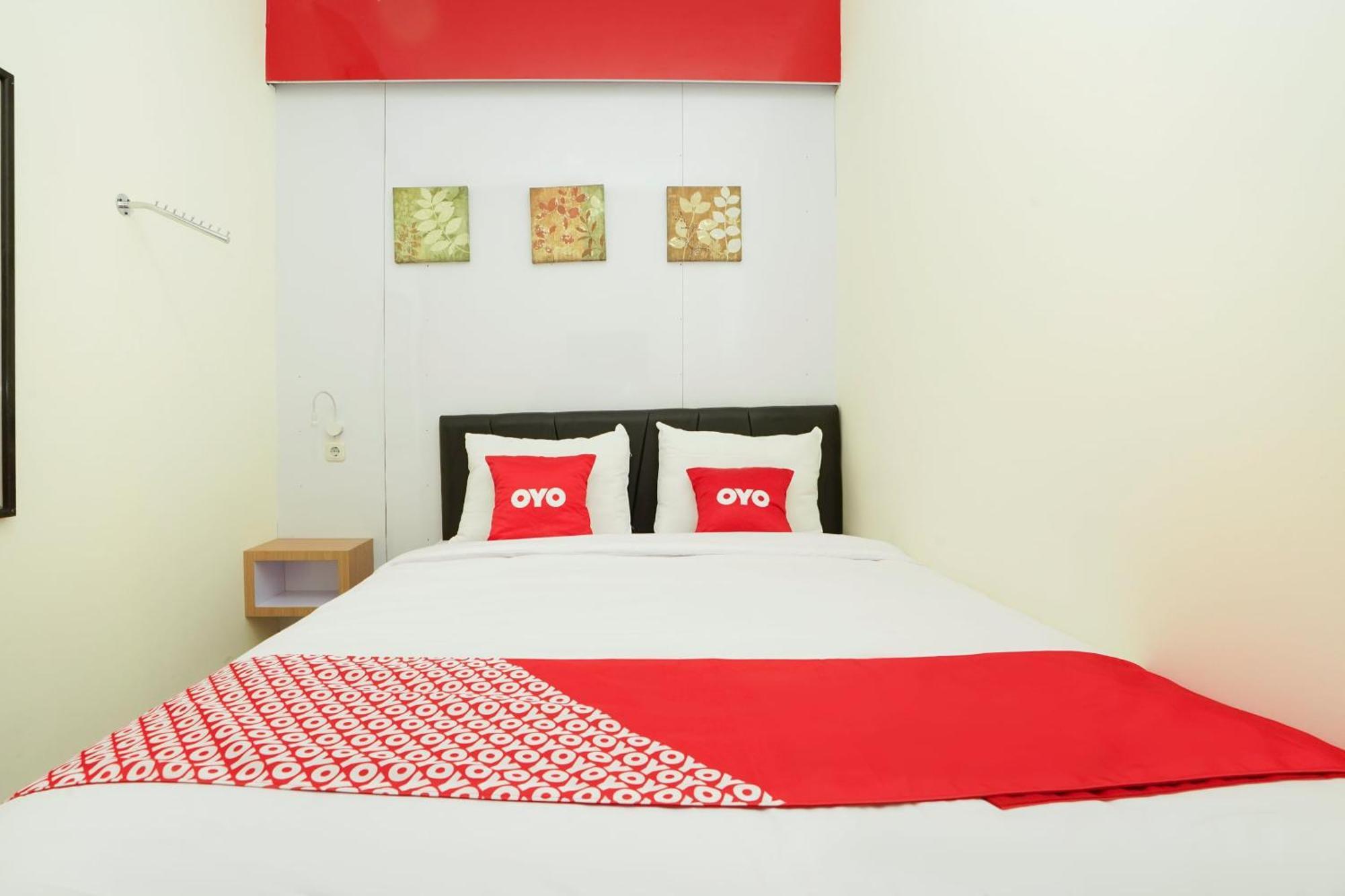 Super Oyo Flagship 3688 Pot Art Hotel Surabaya Buitenkant foto