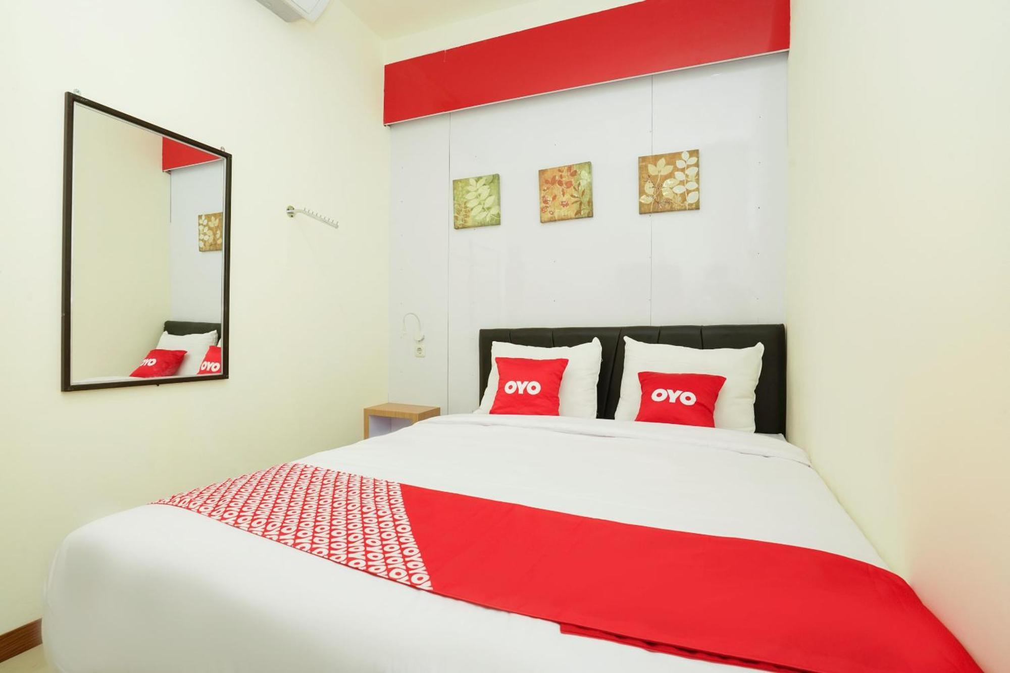 Super Oyo Flagship 3688 Pot Art Hotel Surabaya Buitenkant foto