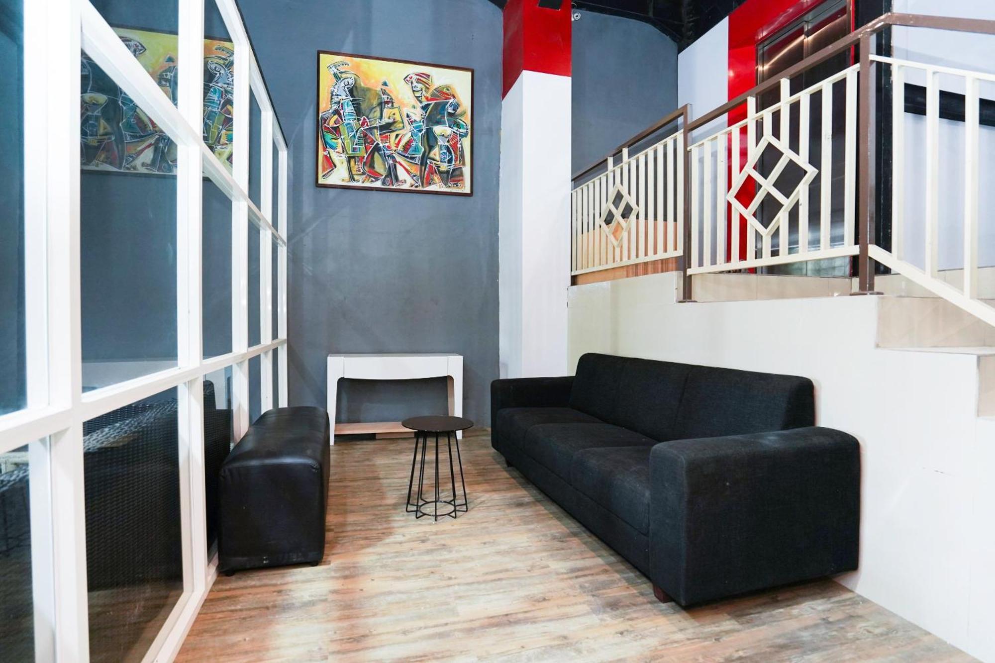 Super Oyo Flagship 3688 Pot Art Hotel Surabaya Buitenkant foto